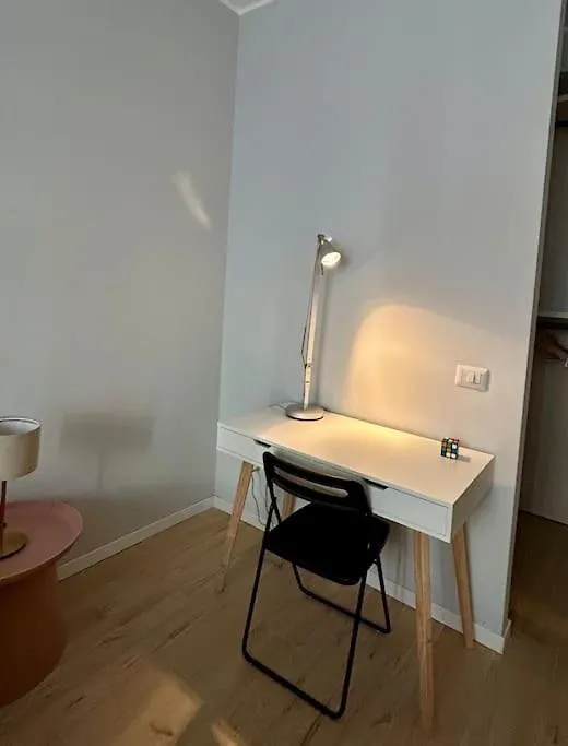 Lovely Apartment In Prada District Milan